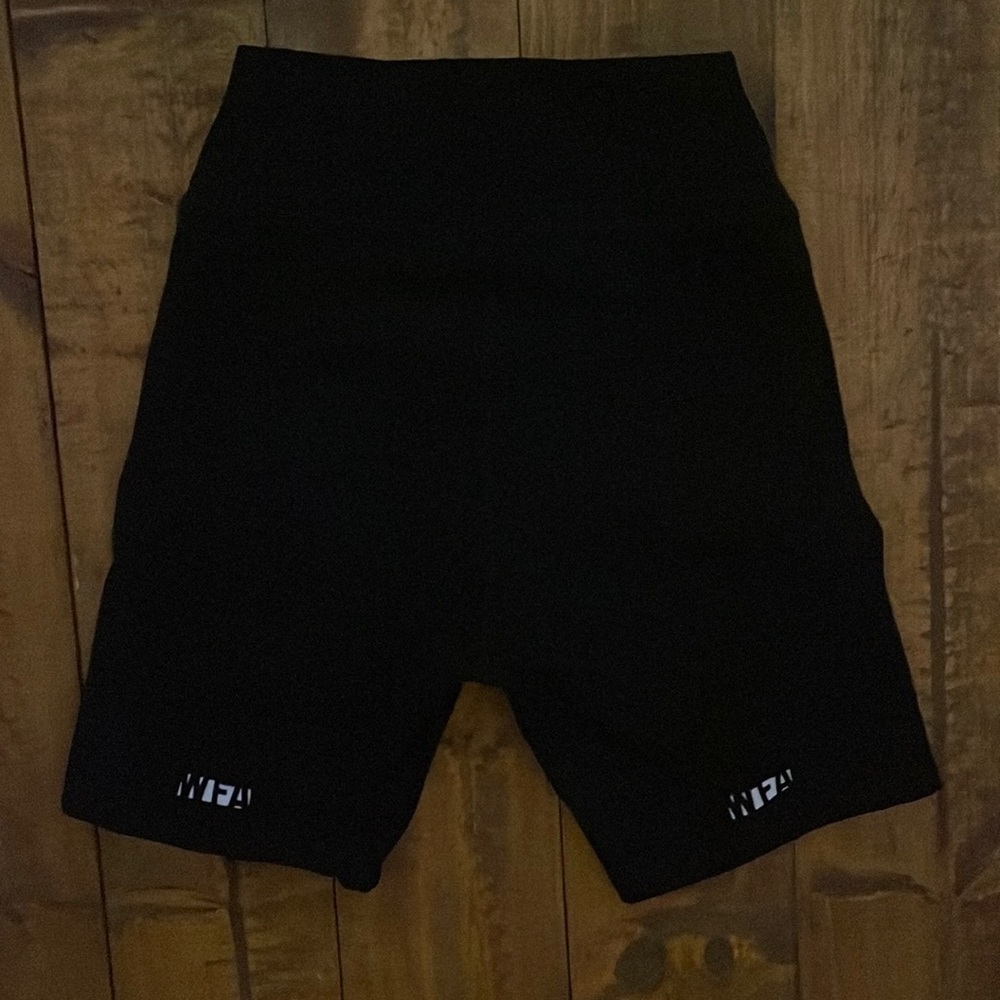 White Fox Active Biker Shorts / Size Small